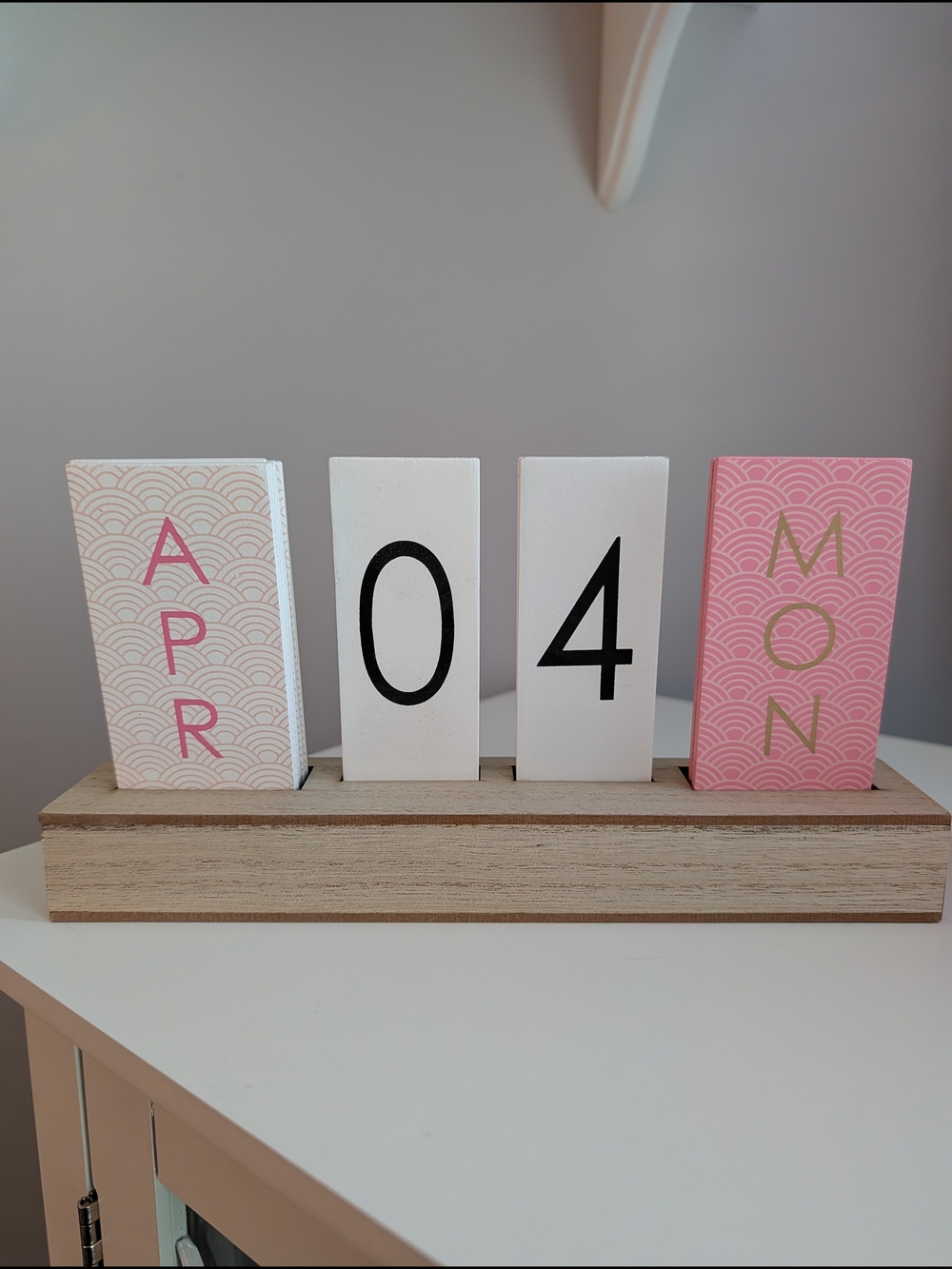 Wooden Tile Calendar - Pink & White